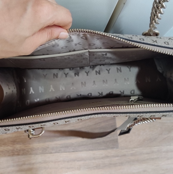 Original DKNY Handbag - Picture 3 of 4